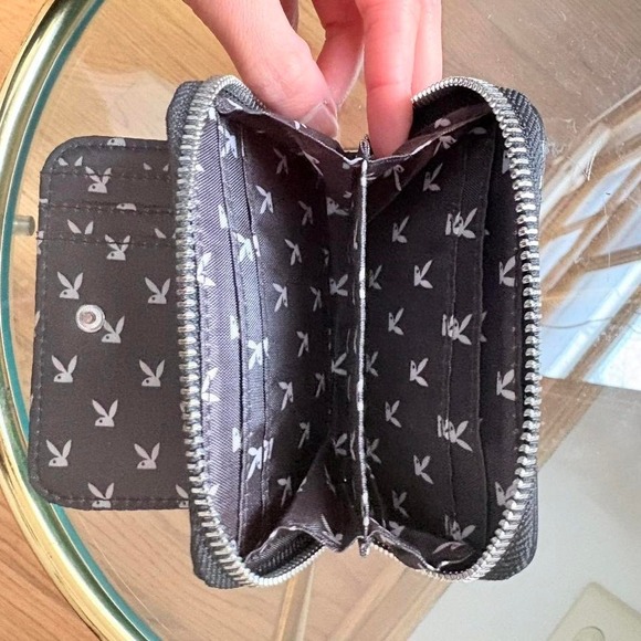 Quilted Playboy Wallet - Picture 4 of 5